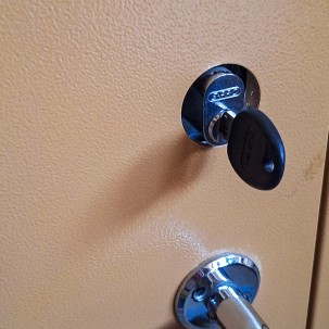 Metalinės durys, 880x2190, dažytos RAL 1011, karinės