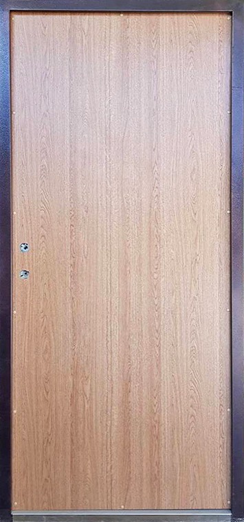 šarvuotos durys, su spyna, rudos medžio spalvos, dešininės, su ornamentais